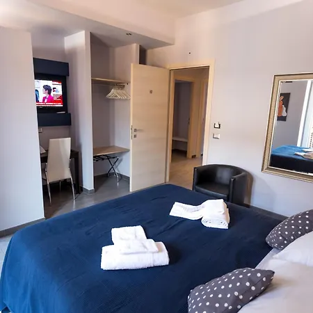 住宿加早餐酒店 77号家庭食宿酒店 4*