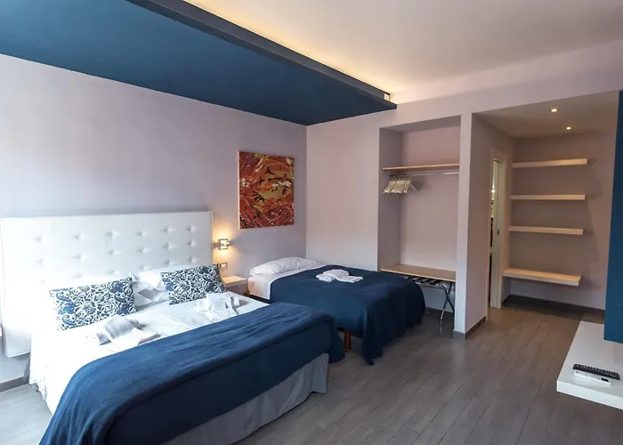 77 Bed & Breakfast 4*