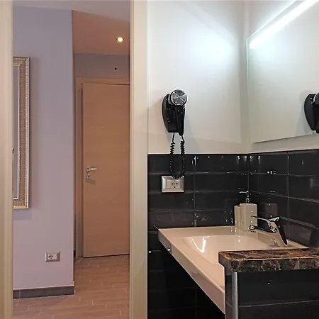 77 Oda ve Kahvaltı Roma