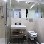 77 לינה וארוחת בוקר